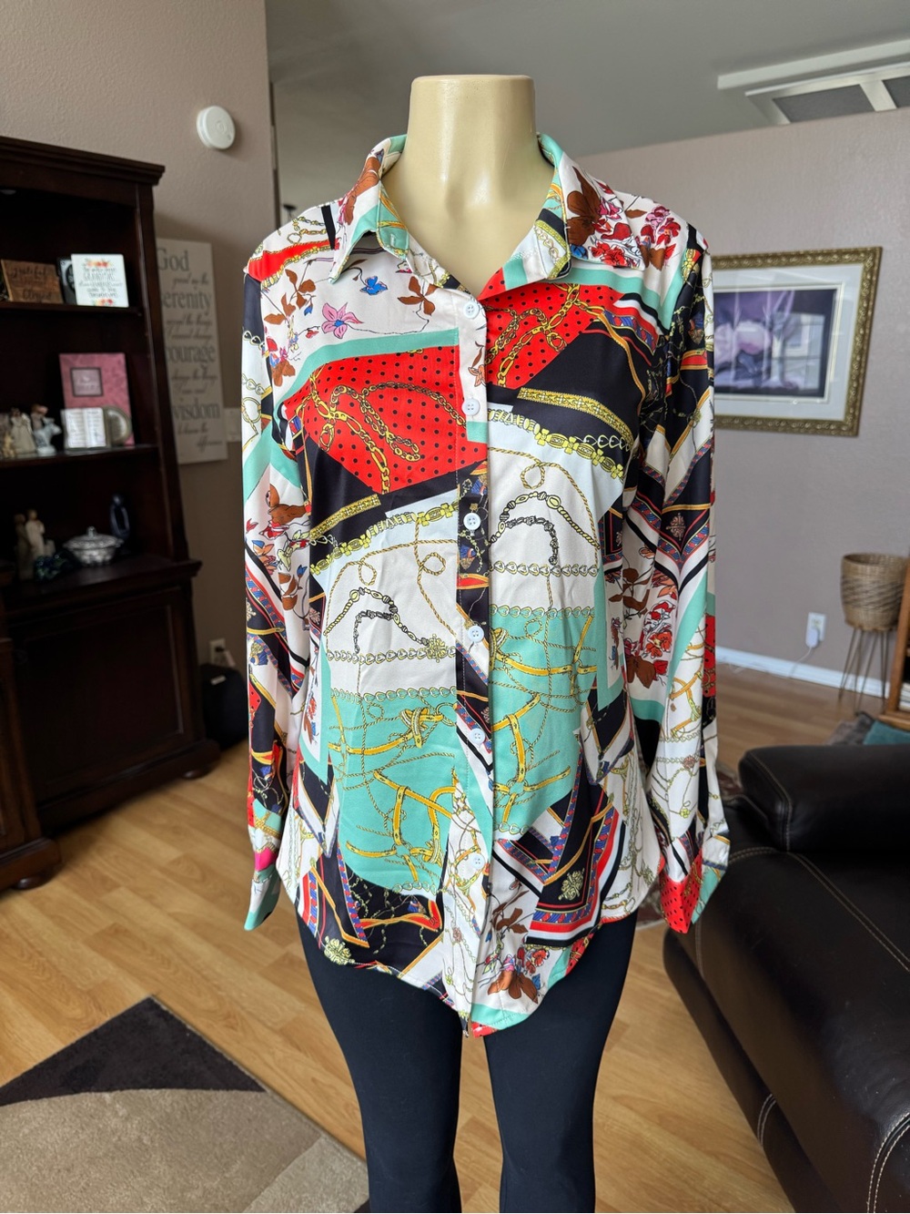 Boutique chain/floral print button up the front long sleeve knit blouse-size M